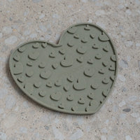 【DexyPaws】Green Heart Shaped Enrichment Lick Mat