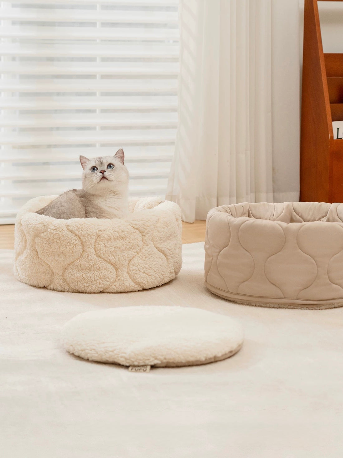 【ROOOFUFU】Convertible Cat Bed & Nest Set – Almond Milk White
