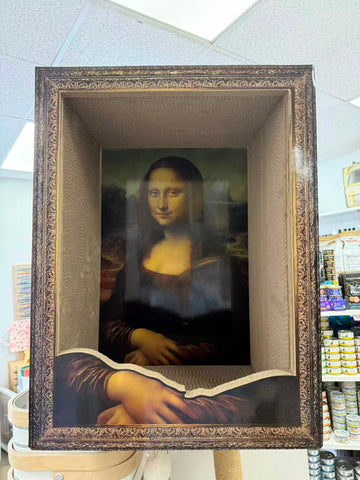 Vintage-style Mona Lisa oil painting frame cat scratcher & cat house
