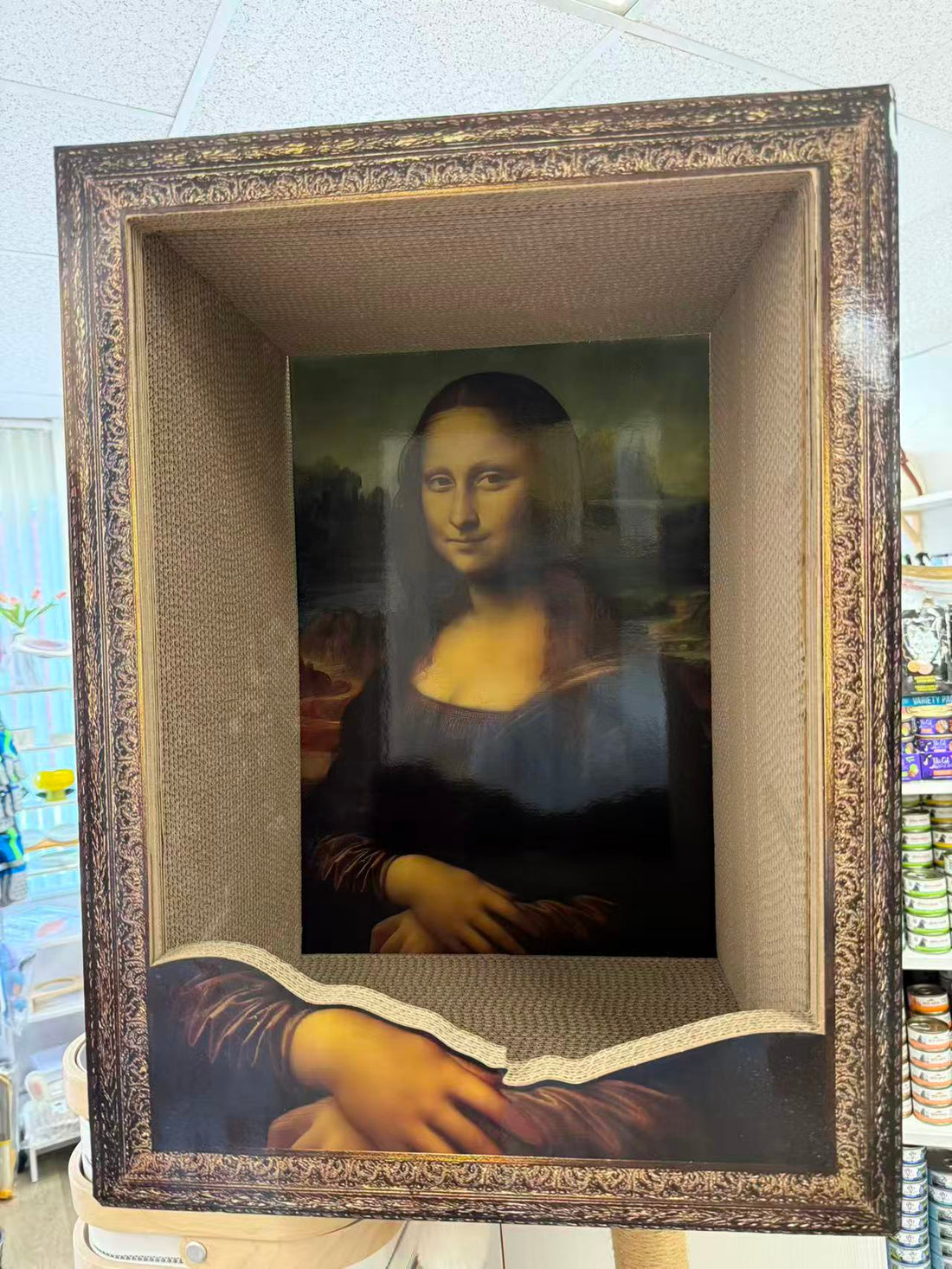 Vintage-style Mona Lisa oil painting frame cat scratcher & cat house