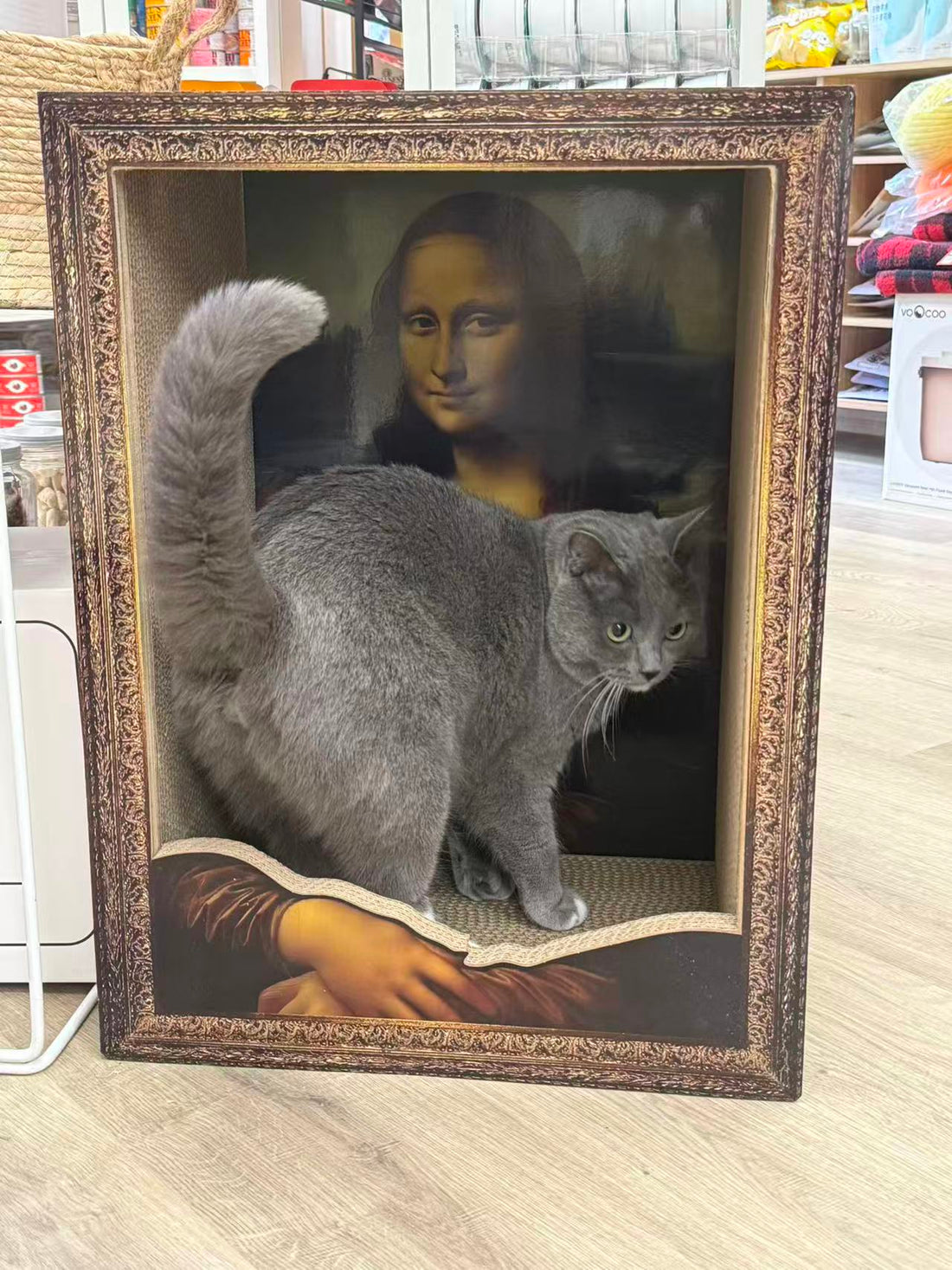 Vintage-style Mona Lisa oil painting frame cat scratcher & cat house